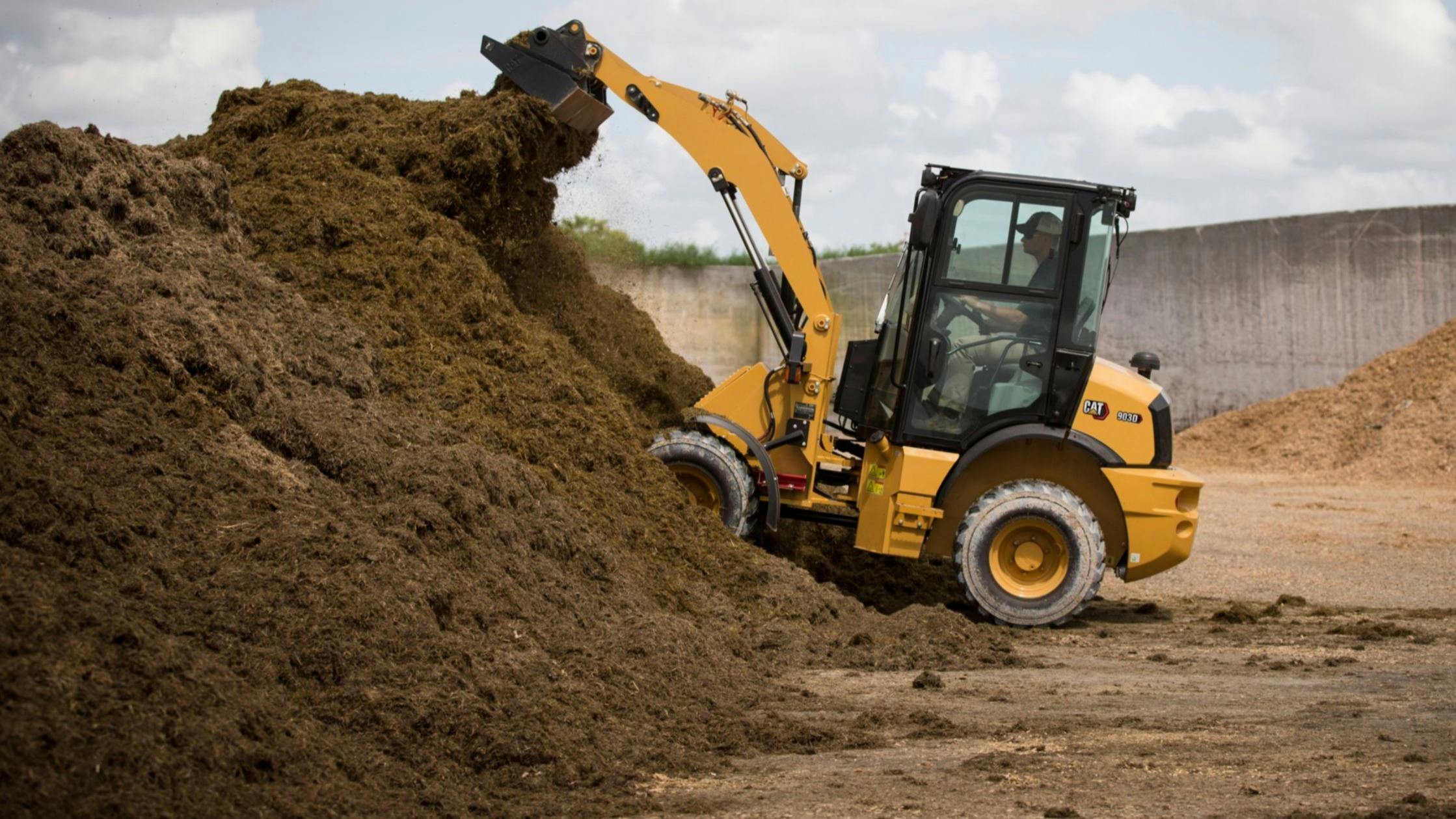 903D Compact Wheel Loader