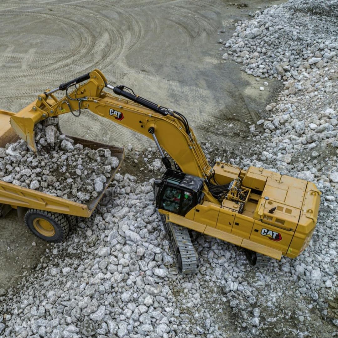 395 excavator loading a haul truck