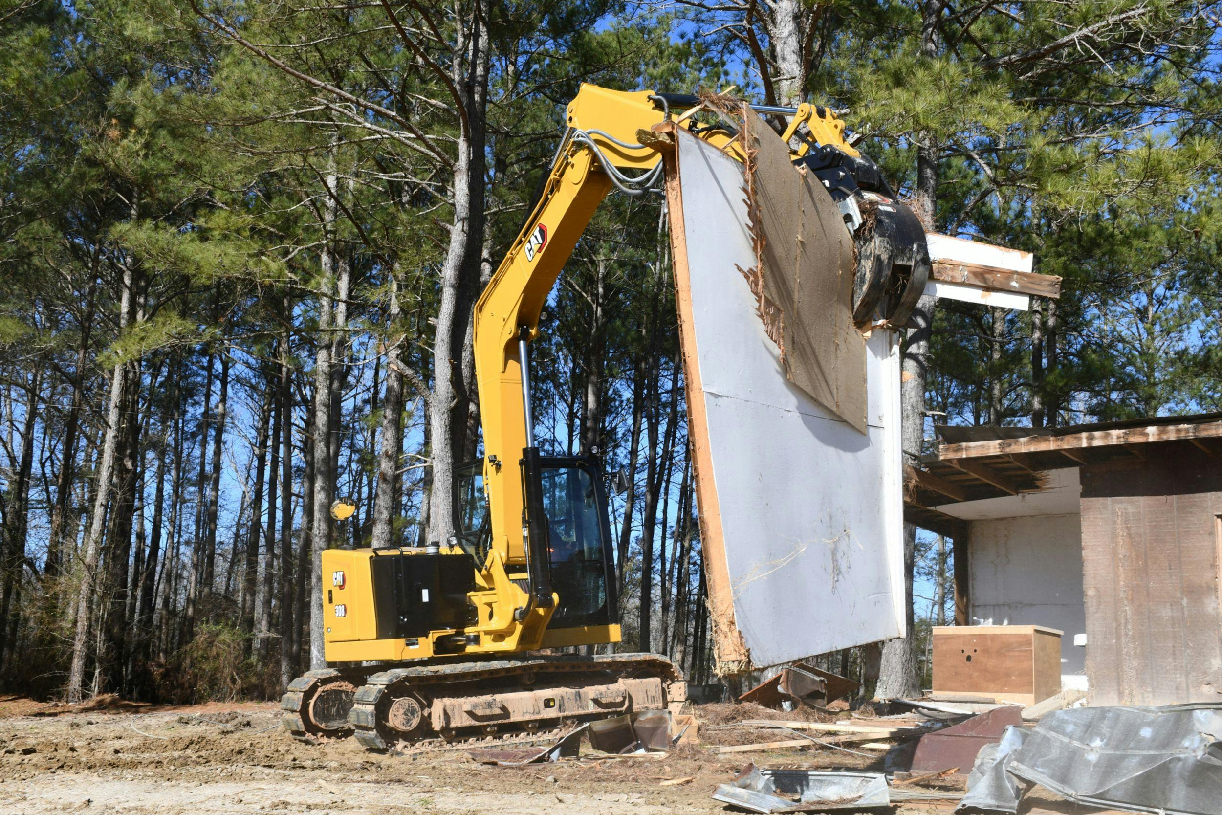 Contractors Grapple on 308 Excavator